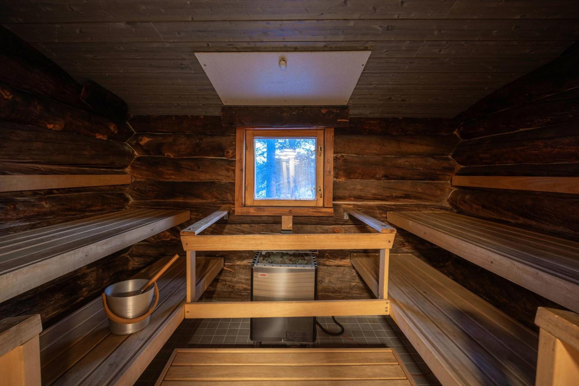 Kuukkeli Log Aurora Aparthotel 4*