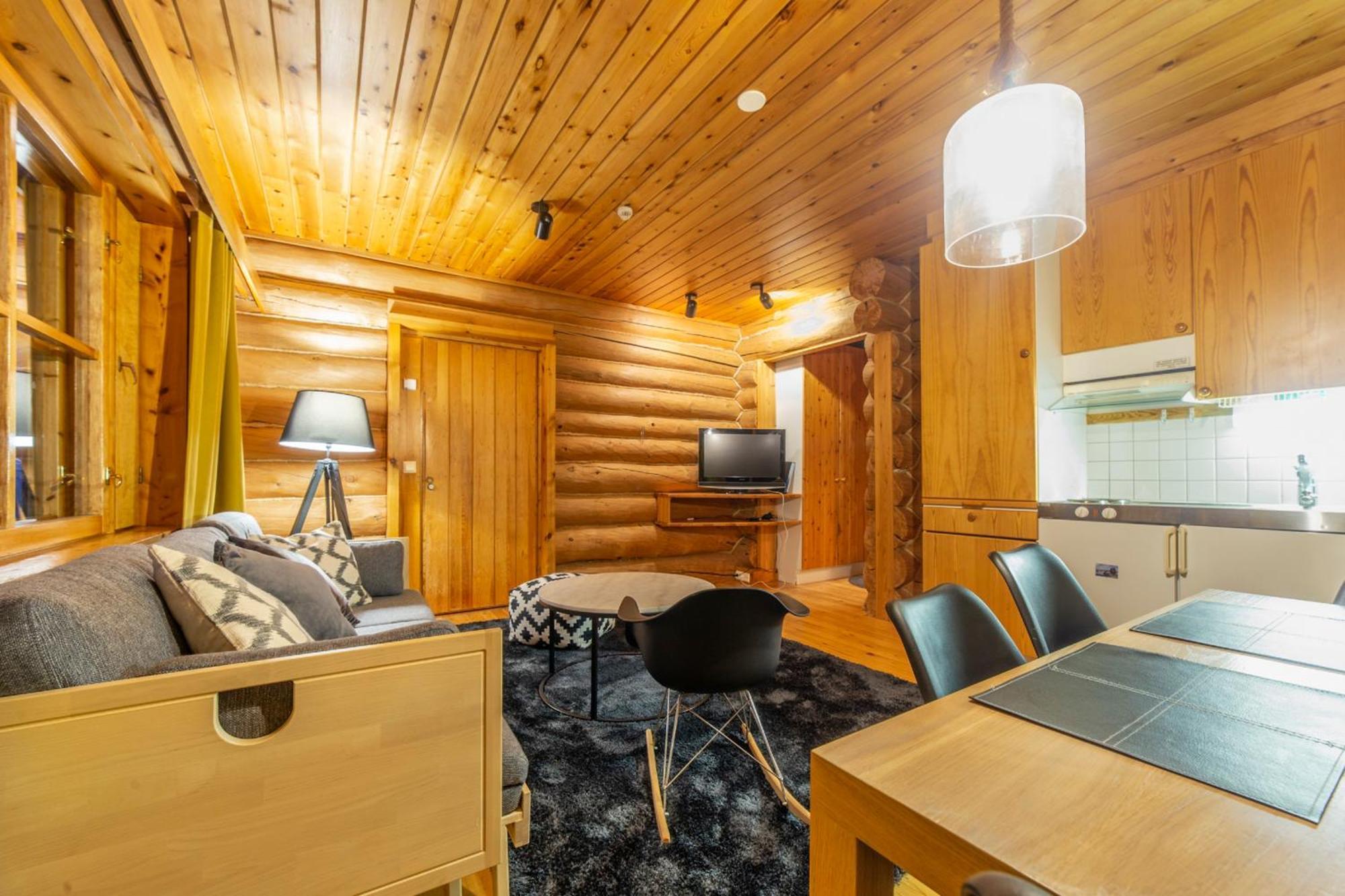 Kuukkeli Log Aurora 4*