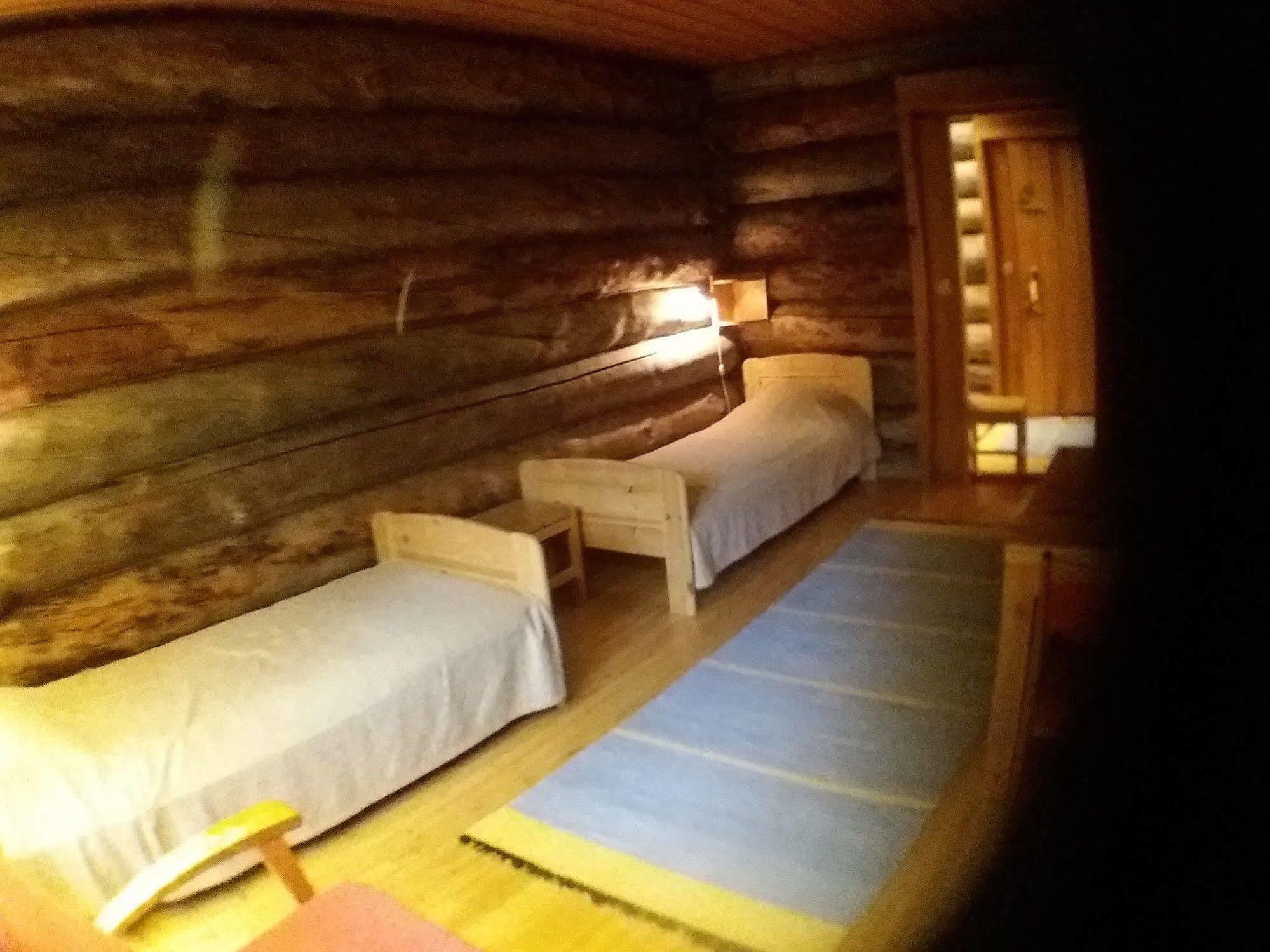 Kuukkeli Log Aurora 4*